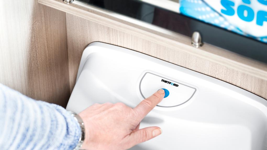 A vízrendszer gyakran elektromos berendezéseket is jelent, tehát ellenőrzéskor győződjön meg róla, hogy áram alá helyezte a készüléket! A vízrendszer gyakran elektromos berendezéseket is jelent, tehát ellenőrzéskor győződjön meg róla, hogy áram alá helyezte a készüléket!